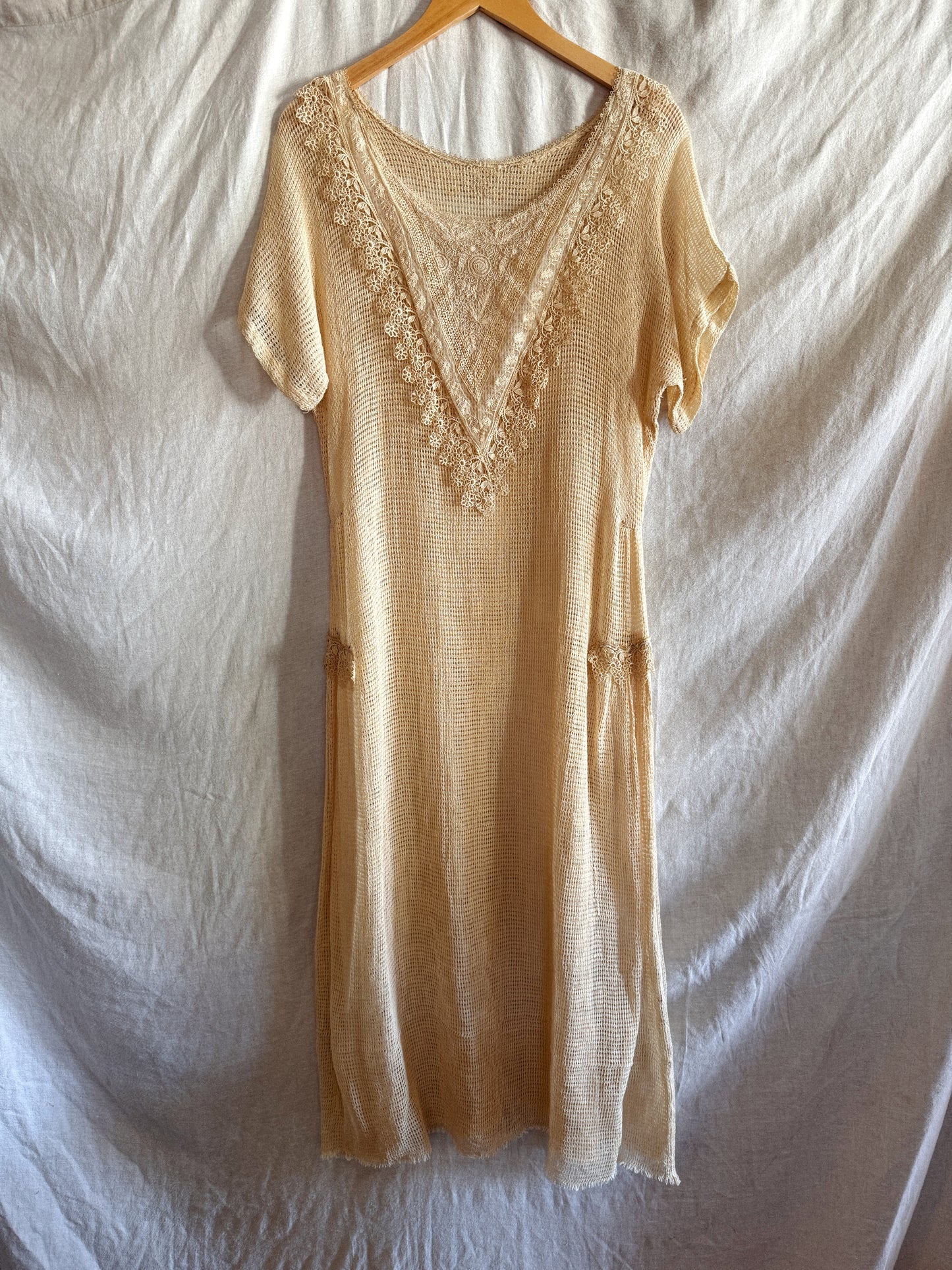 1920s Creme Fishnet Kaftan Dress w/ Lace